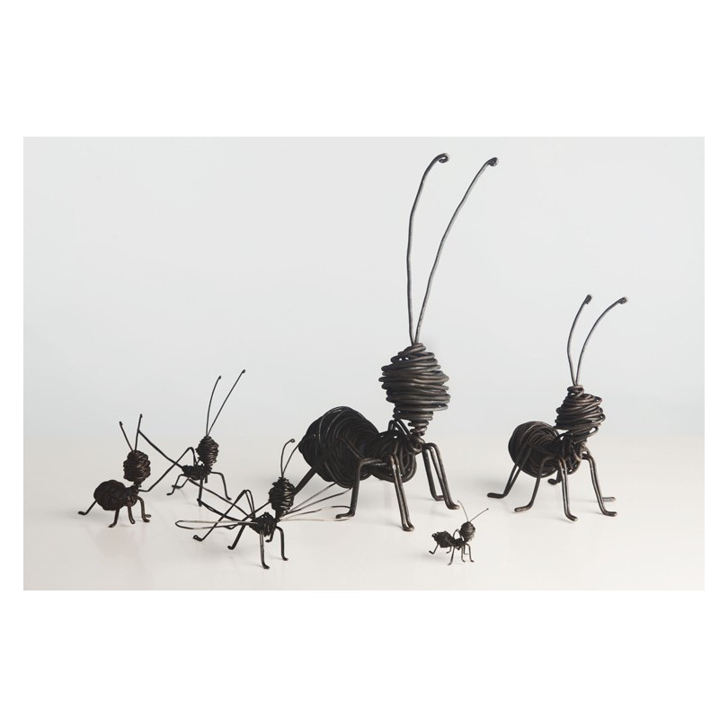 fourmi sculpture en fil de fer