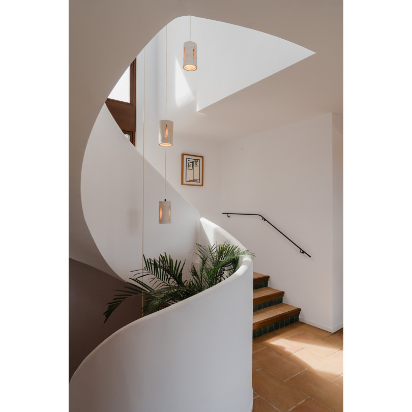 Lustre suspension escalier en colimaçon. projet hôtel Villa Salvador