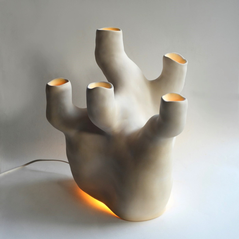 Candelabro, Lampe-Sculpture de table originale en céramique blanche