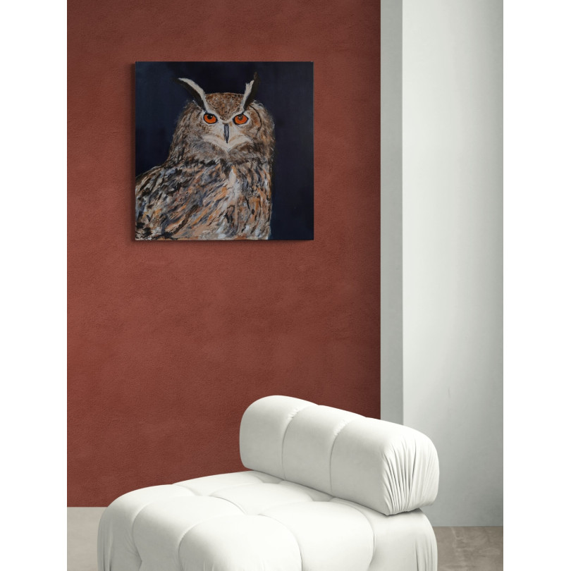 Portrait peint d'un hibou grand-duc sur fond bleu foncé. Oeuvre de Marike Koot