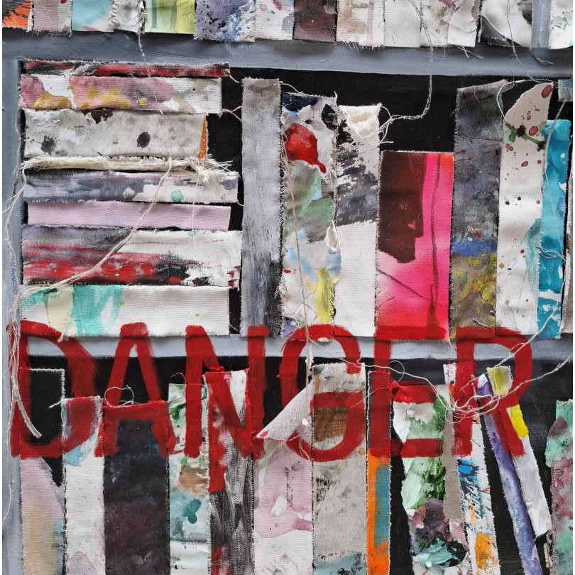 DANGER obra de The Catman. Falsa biblioteca,. Diptíco para Ici et Là