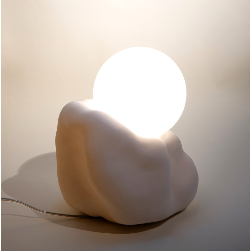 lampe-sculpture en céramique blanche et verre