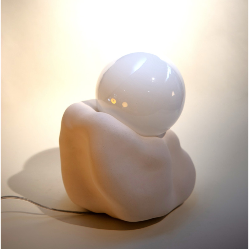 lampe-sculpture en céramique blanche et verre