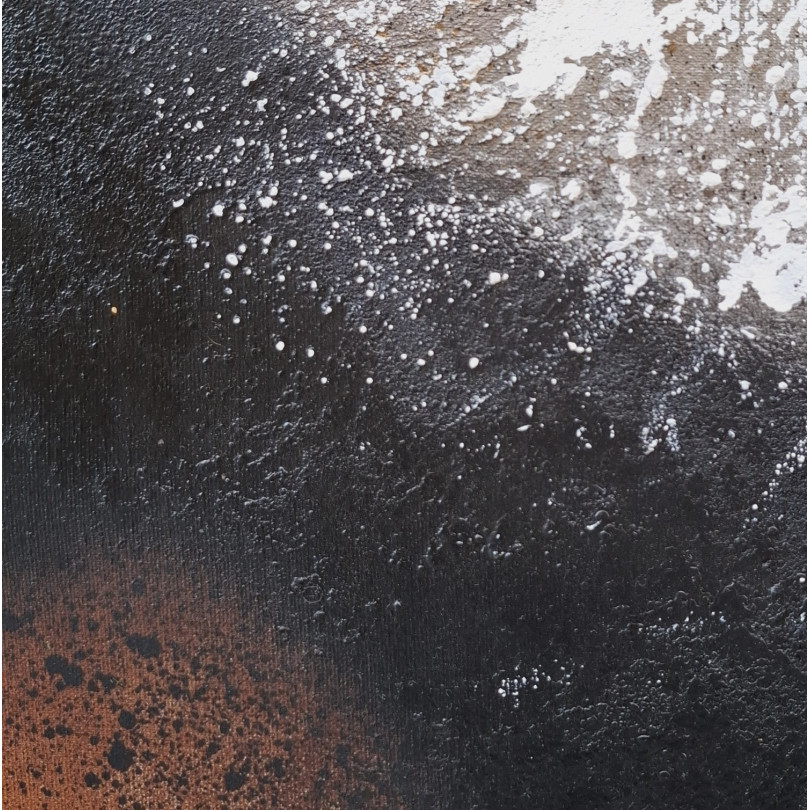 Blancos, negros y ocres en tensión dinámica: esta obra transmite energía, movimiento y la fuerza indómita de la naturaleza.