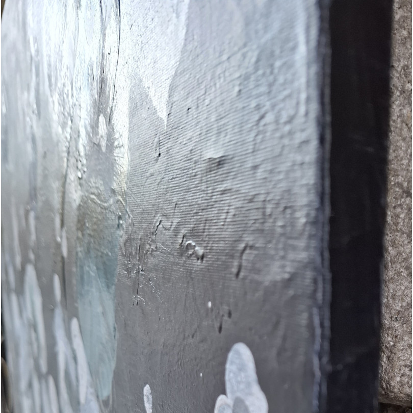 Obra abstracta, flores blancas sobre fondo negro de Martínez Marín