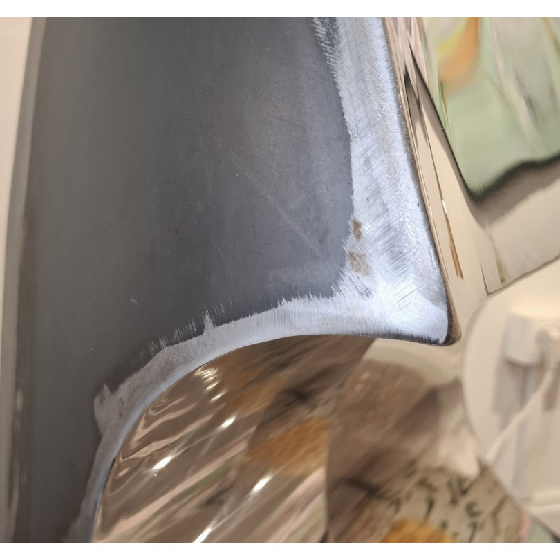 Chauffeuse au design contemprain en acier inoxydable et acier noir