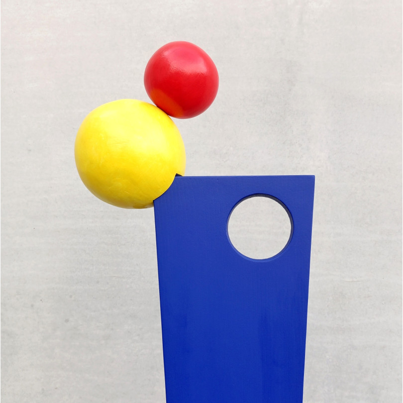 Geometric totem sculpture in lacquered wood with primary colors