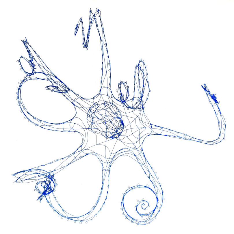 Escultura mural: pulpo azul, realizado en alambre lacado azul.