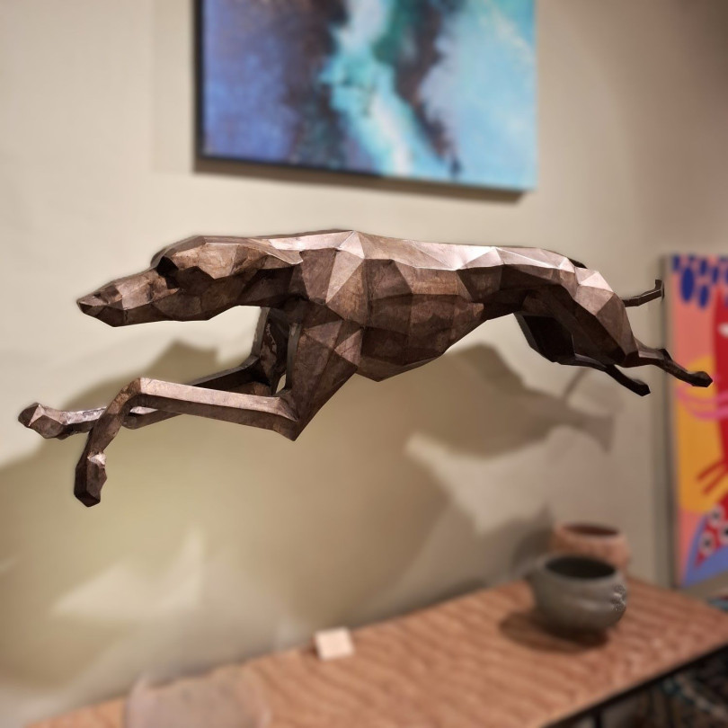Sculpture murale en acier de chien levrier