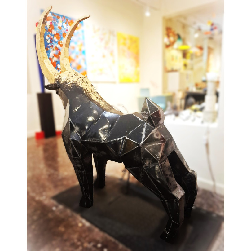Escultura de cabra ibexen acero patinado – Origami metálico contemporáneo