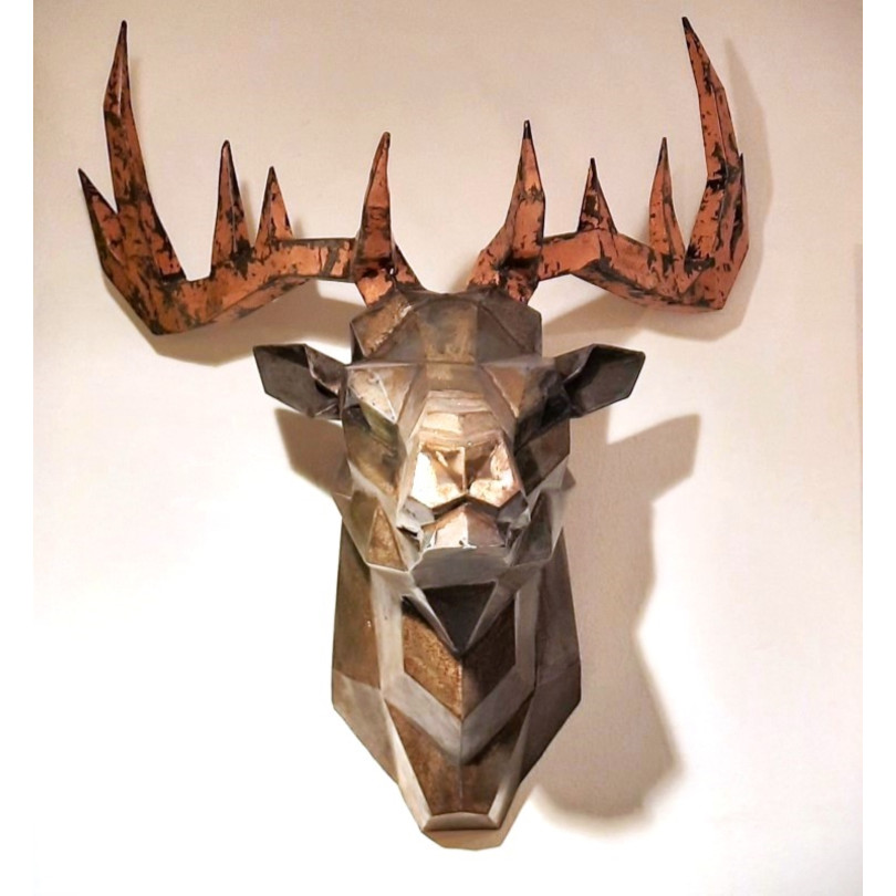 Sculpture-Trophé d'une tête de cerf en acier patiné