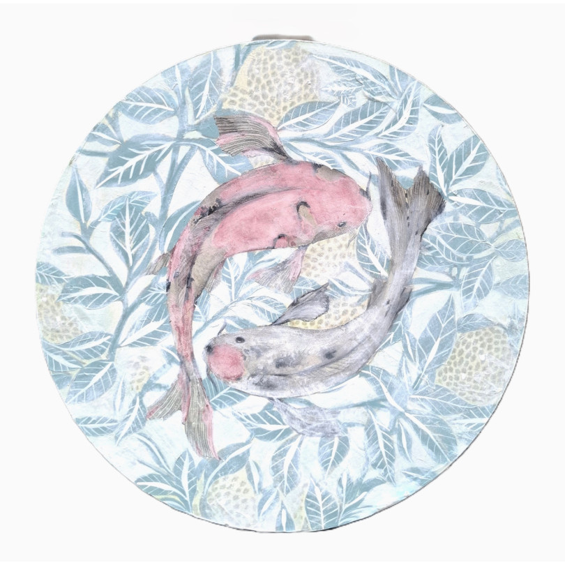 Small round painting depicting koï carp on a grey and pink backgroun